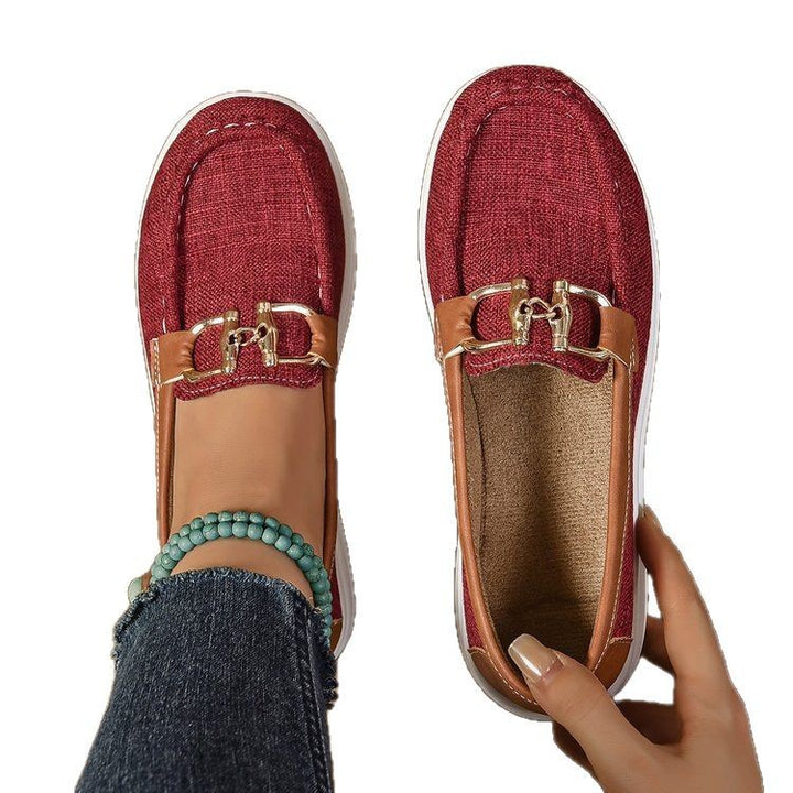 Dame Slip-On Clogs med moderne ternet mønster og elegant spænde-detalje Stilla