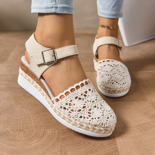 Dame Plateau-sandaler med elegant spids og justerbar rem Stilla