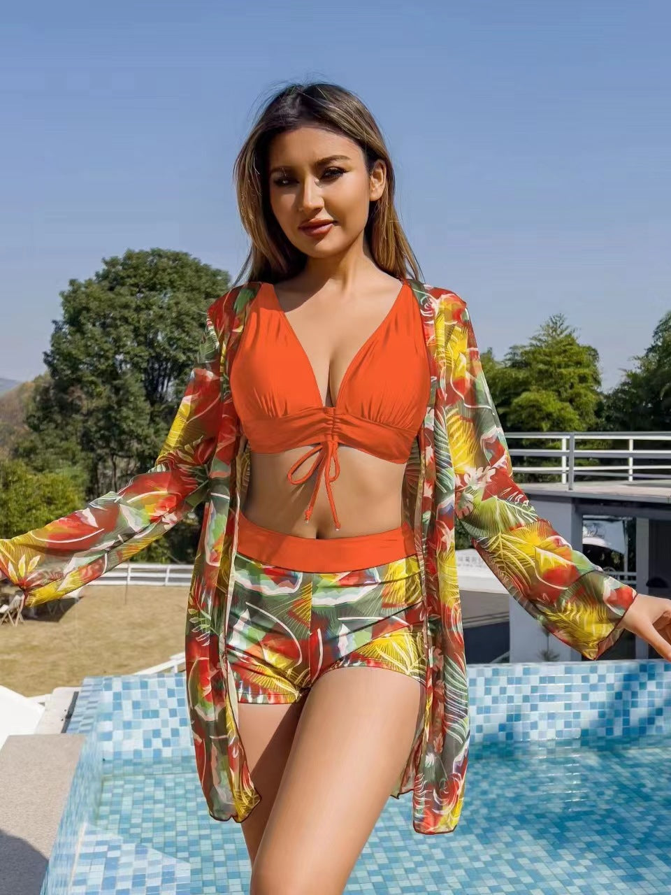 Dame badedragt sæt med floral kimono og komfortable shorts Stilla