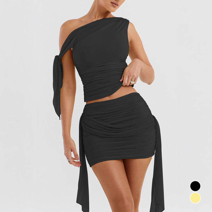 Dame sæt bestående af off-shoulder bluse og miniskørt med drapering Skovae