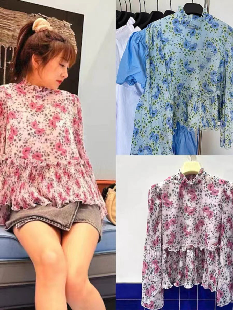 Damebluse med blomsterdesign og elegante plisséærmer Stilla