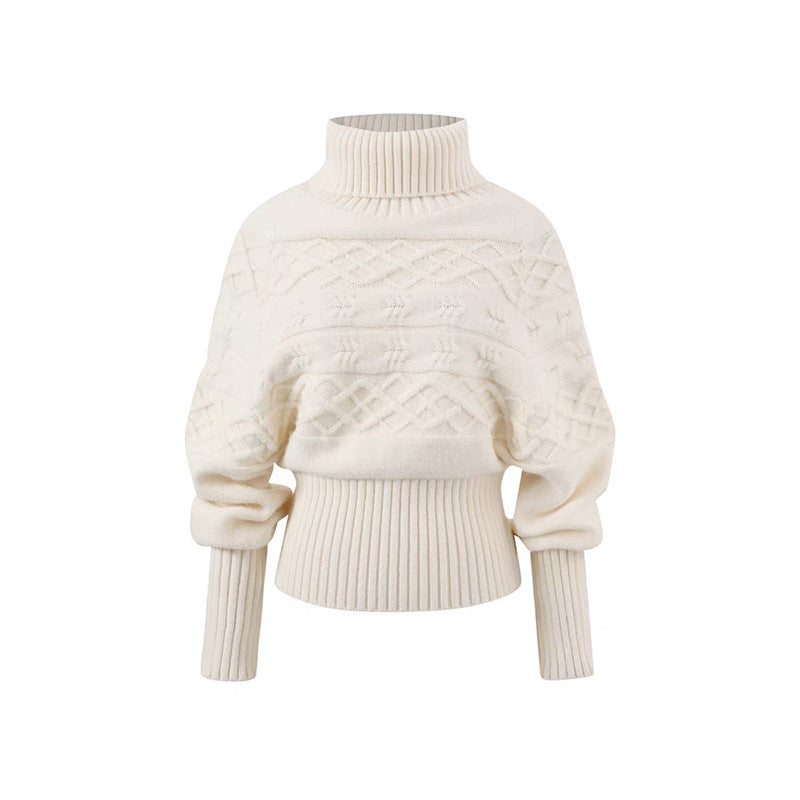 Kvinders chunky strik sweater med høj krave og dekorativ kabelmønster Stilla