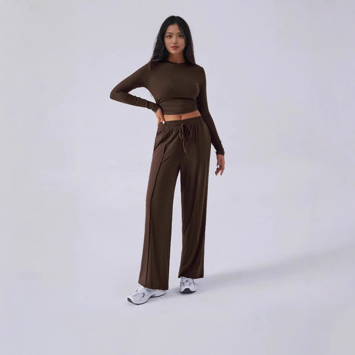 Dame Elegant lounge-outfit med stribet top og behagelige bukser Stilla