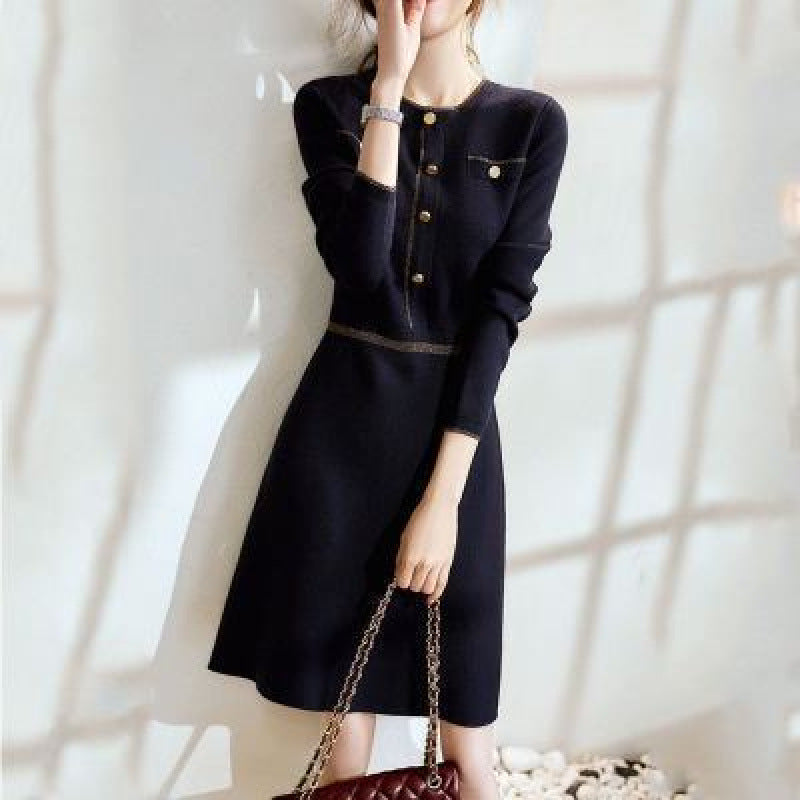 Femme Elegante Knaplukning Strikkjole Stilla