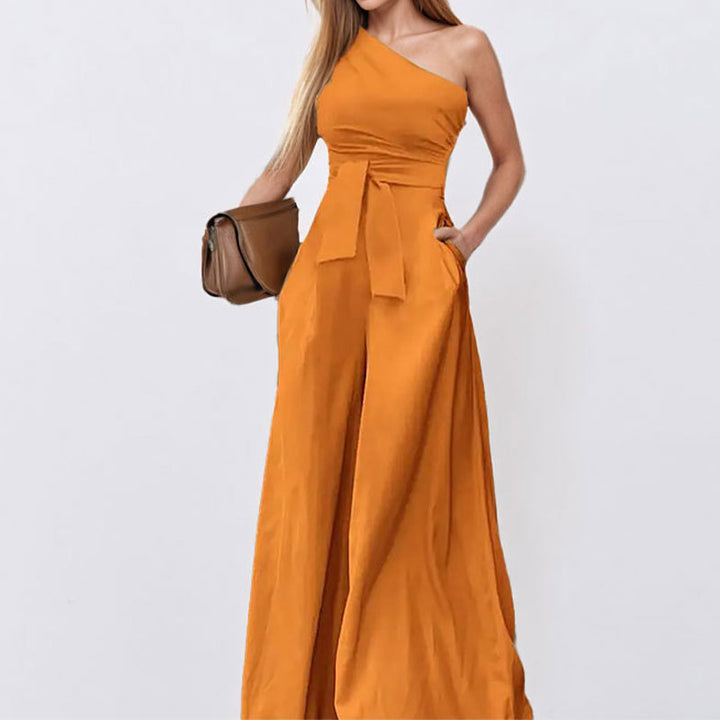 Kvindernes elegante one-shoulder jumpsuit med taljebælte og brede ben Stilla