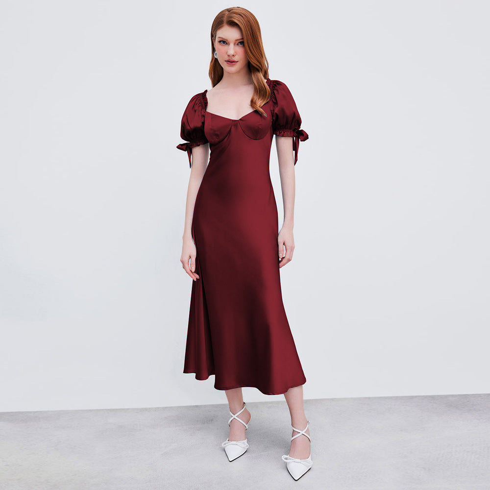 Dame midi kjole med elegante pufærmer og chic V-hals Stilla