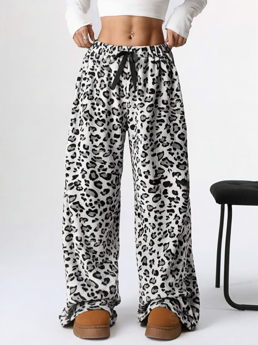 Dame bred fritidsbukser med praktisk elastik og stilmønster af leopard Stilla