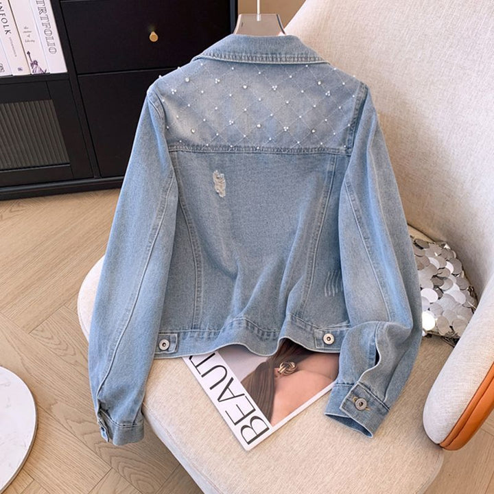 Kvinders fashionable denimjakke med glamorøse perledetaljer Stilla