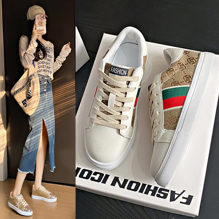 Dame mode Sneakers med glitrende aksenter og robust design Stilla