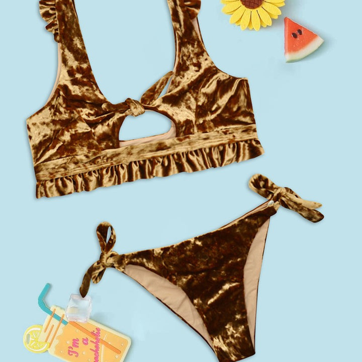 Dame bikini-sæt med diskrete udskæringer og flæsedetaljer Skovae