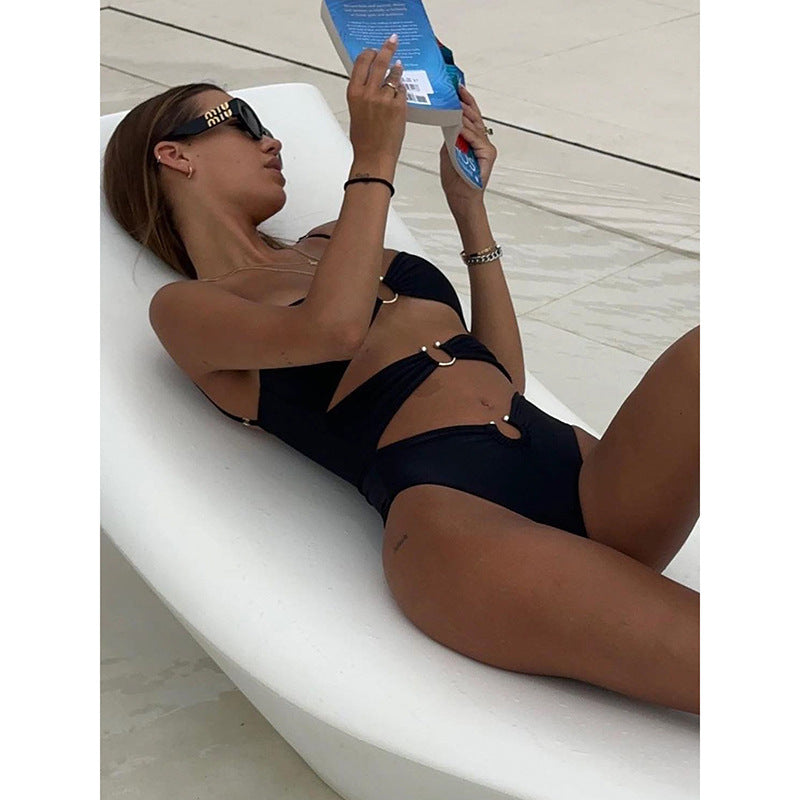 Dame Bikini-sæt med raffinerede cut-out-detaljer og moderne ring-elementer Stilla