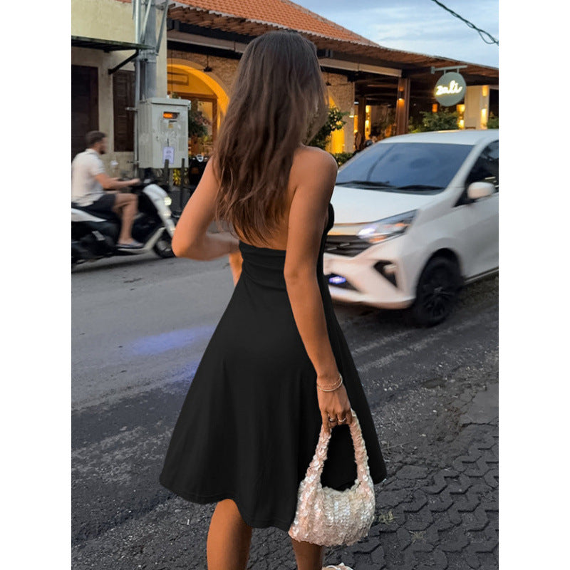 Damen Wickelkleid mit elegantem Halsausschnitt und asymmetrischem Saum Skovae