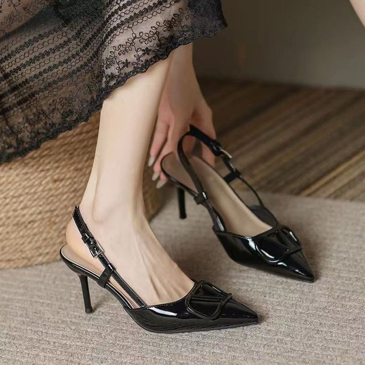 Dame Sling-Pumps med elegant spids form og justerbar rem Stilla