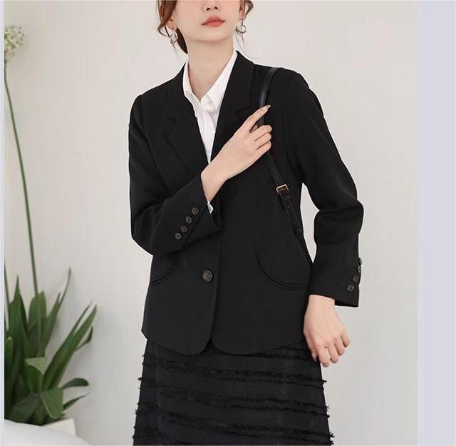 Kvinders elegante blazer med fine knapdetaljer og skræddersyet silhuet Stilla