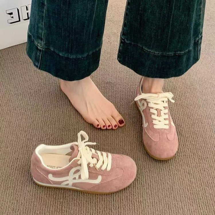 Dame sporty sneakers lavet af blødt ruskind med kontrasterende accenter og dæmpende sål Stilla