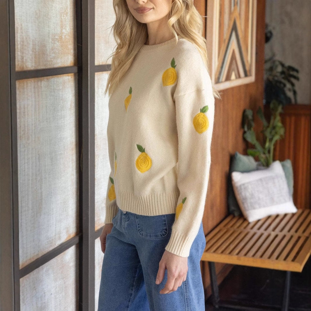 Dame strikpullover med frugtigt broderidesign Stilla