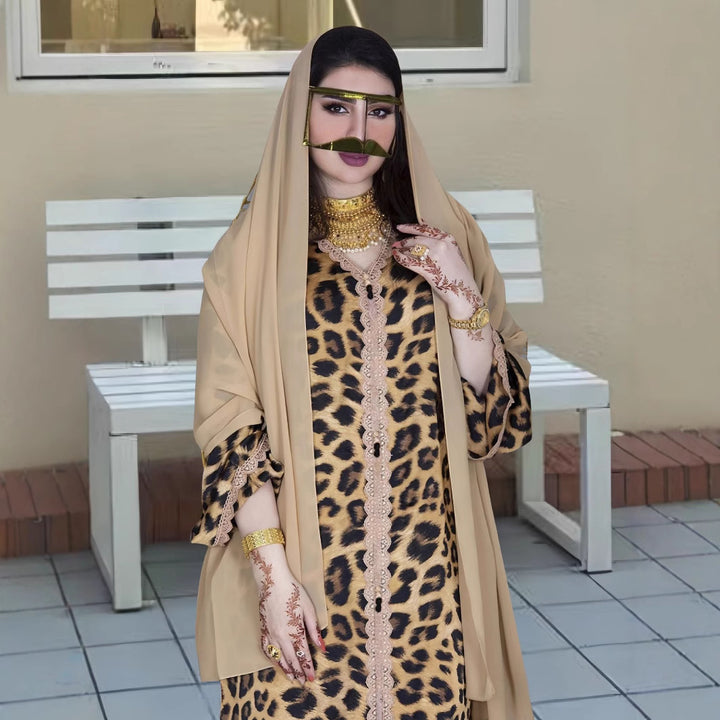 Dame Kaftan-kjole med trendy leopardmønster og elegant snit Stilla