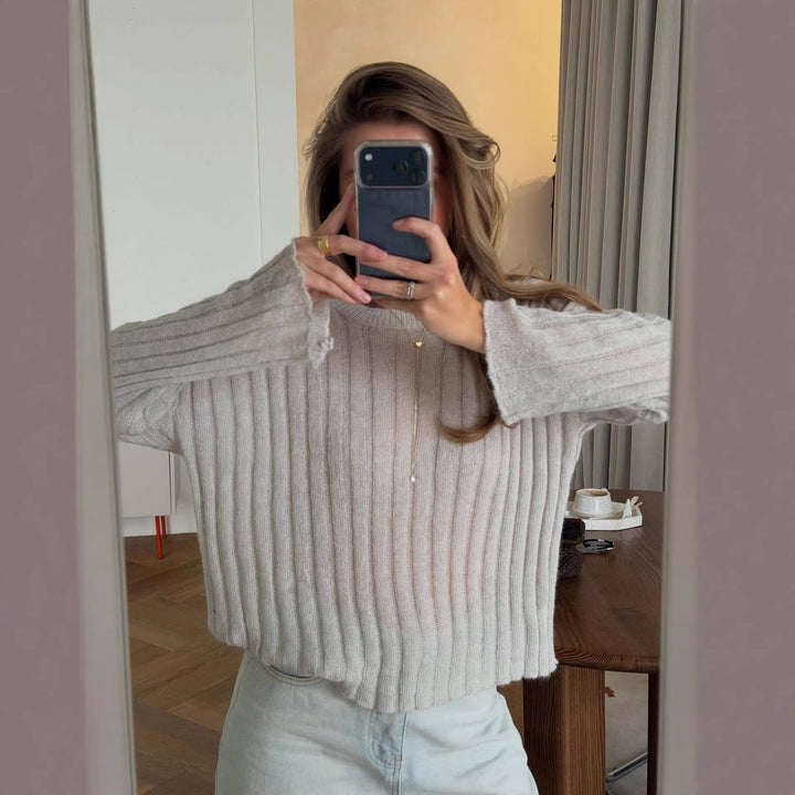 Kvindernes afslappede sweater med ribbet tekstur og frynset ærmer Stilla