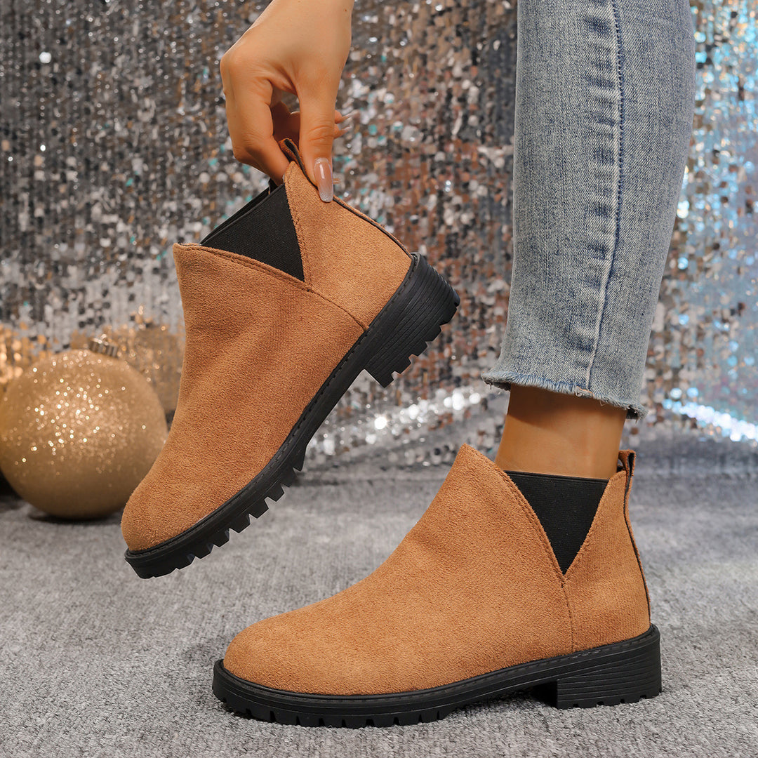 Dame Chelsea Boots lavet af blødt nubuck med elastiske sideindsatser Stilla