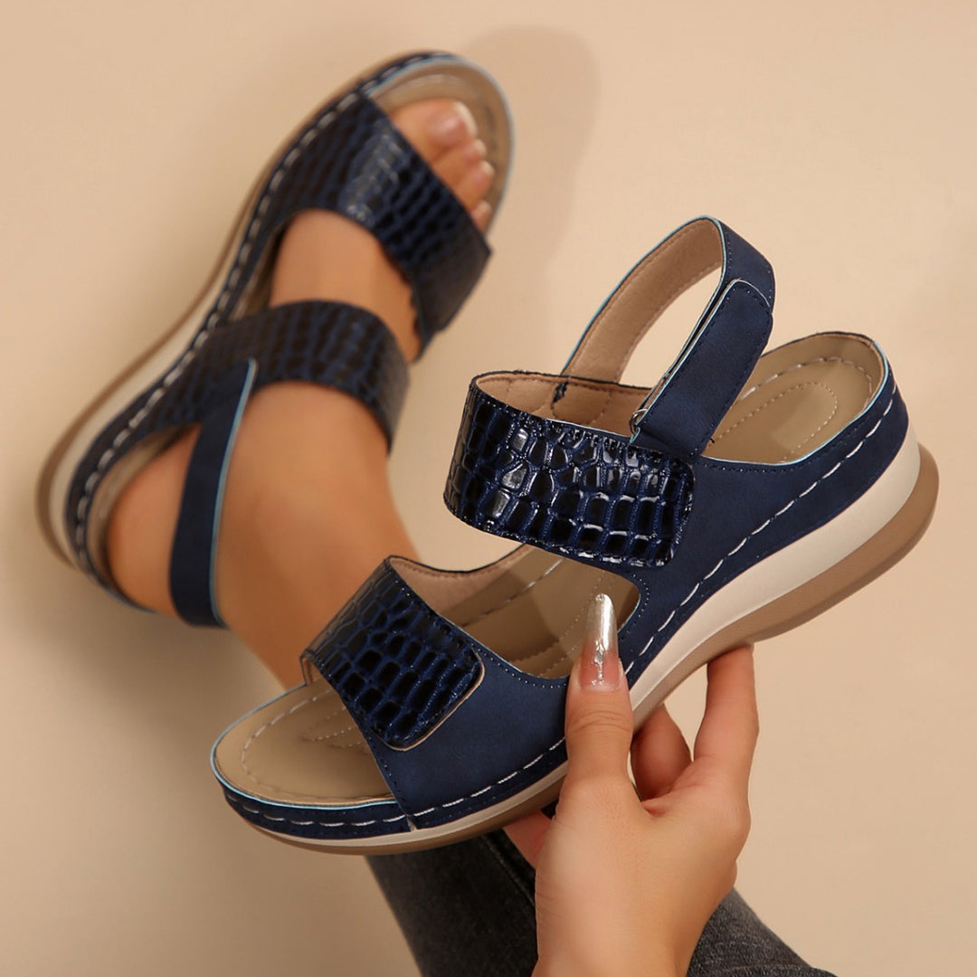 Dame sandaler med unikt krokodille-design og komfortabel justeringsfunktion Stilla