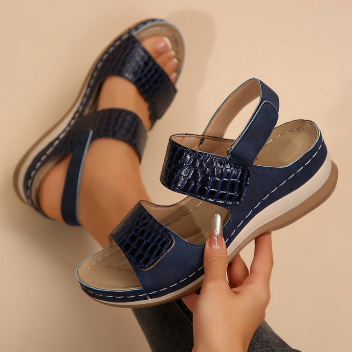 Dame sandaler med unikt krokodille-design og komfortabel justeringsfunktion Stilla