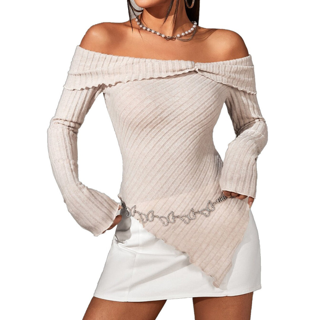 Kvinders off-shoulder top med dekorative volangdetaljer og moderne bånd Stilla