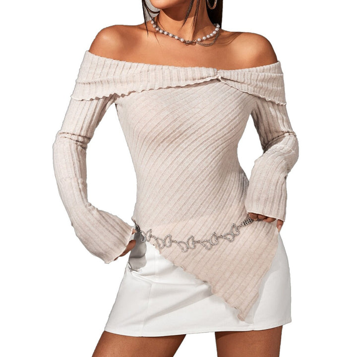 Kvinders off-shoulder top med dekorative volangdetaljer og moderne bånd Stilla