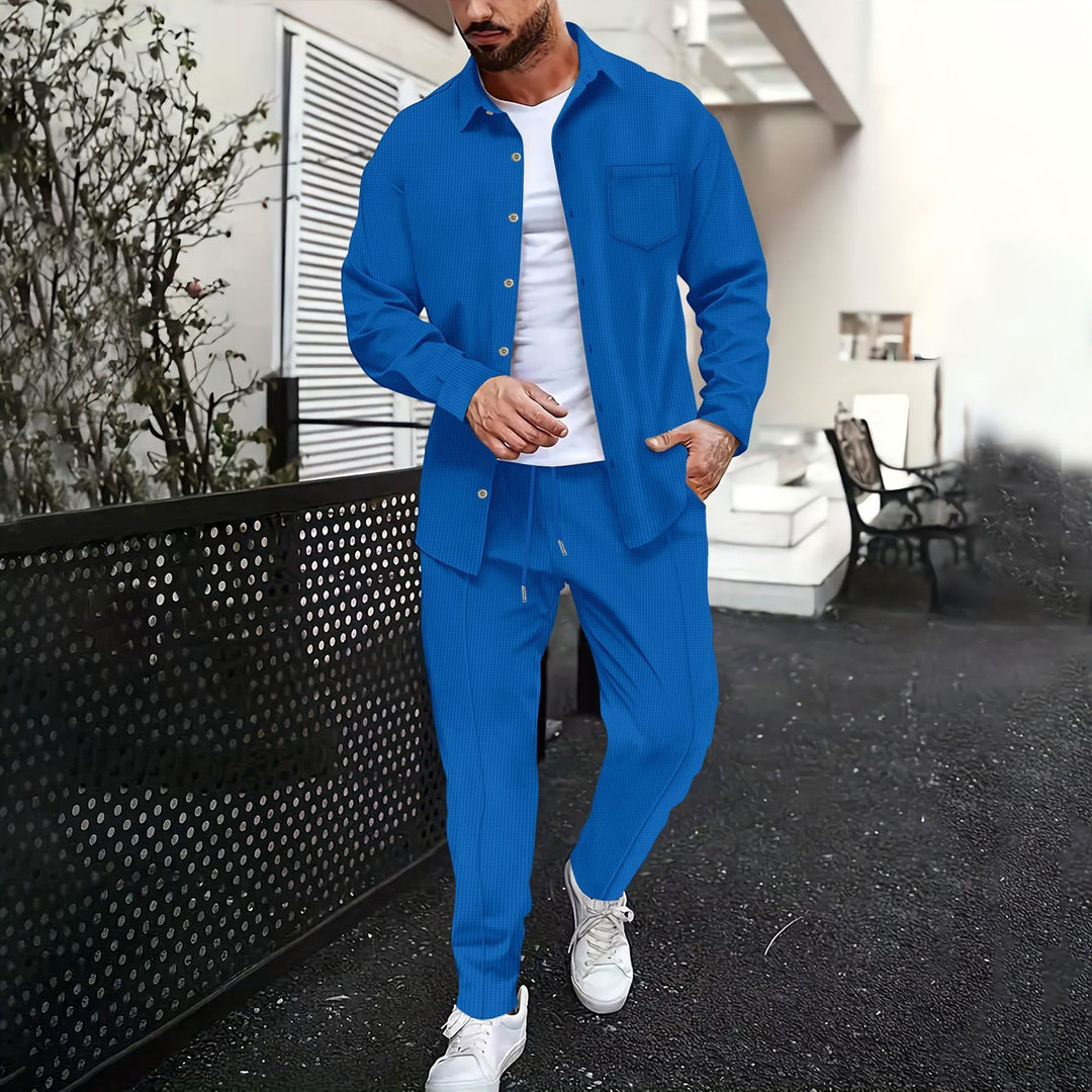 Herrer elegant fritids-sæt med struktureret skjorte og komfortable joggingbukser Stilla