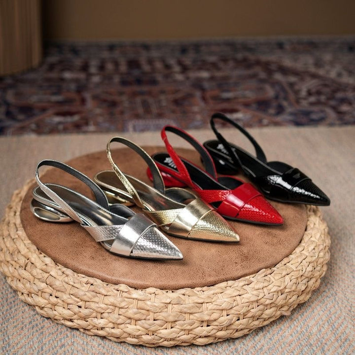 Femme Elegante Slingback-hæle med stilfulde metalliske accenter Stilla