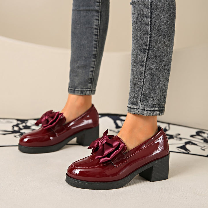 Damer elegante Slippers med dekorativt sløjfe-design og robust blokhæl Stilla