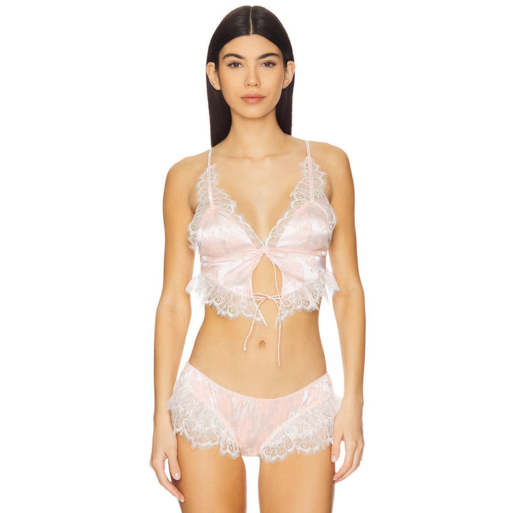 Dame Spids-Babydoll-Sæt med Ruffle-detaljer og skinnende Satin Skovae