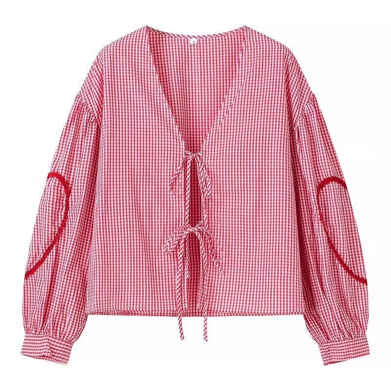 Dame Legesnit V-hals bluse med snor og hjerte-applikation Stilla