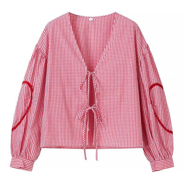 Dame Legesnit V-hals bluse med snor og hjerte-applikation Stilla