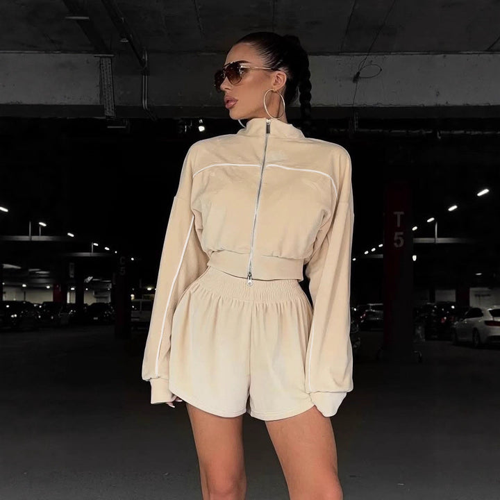 Kvinders loungewear sæt med komfortable shorts og oversized top Skovae