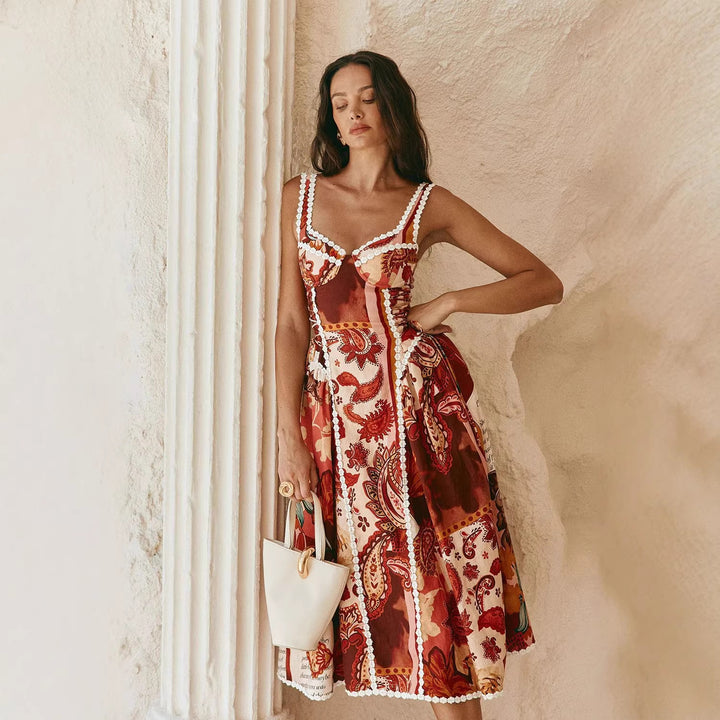 Kvinders midi-maxi kjole med legende patchwork design og flæse detaljer