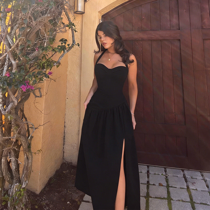 Dame off-shoulder maxikjole med raffineret halterneck og flydende nederdel Skovae