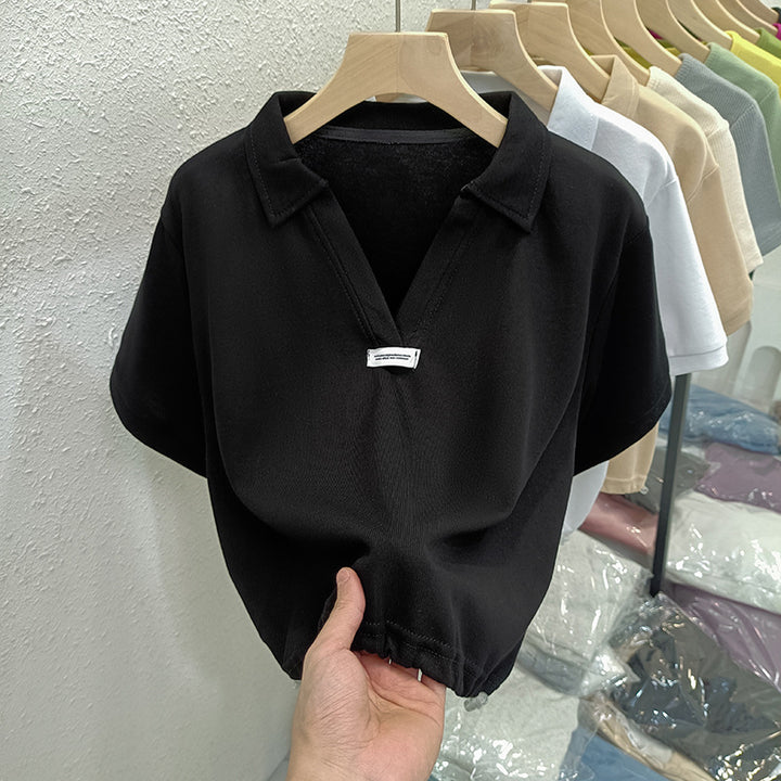 Femme Polstret Polo Stil Top med unikt V-udskæring Design Stilla