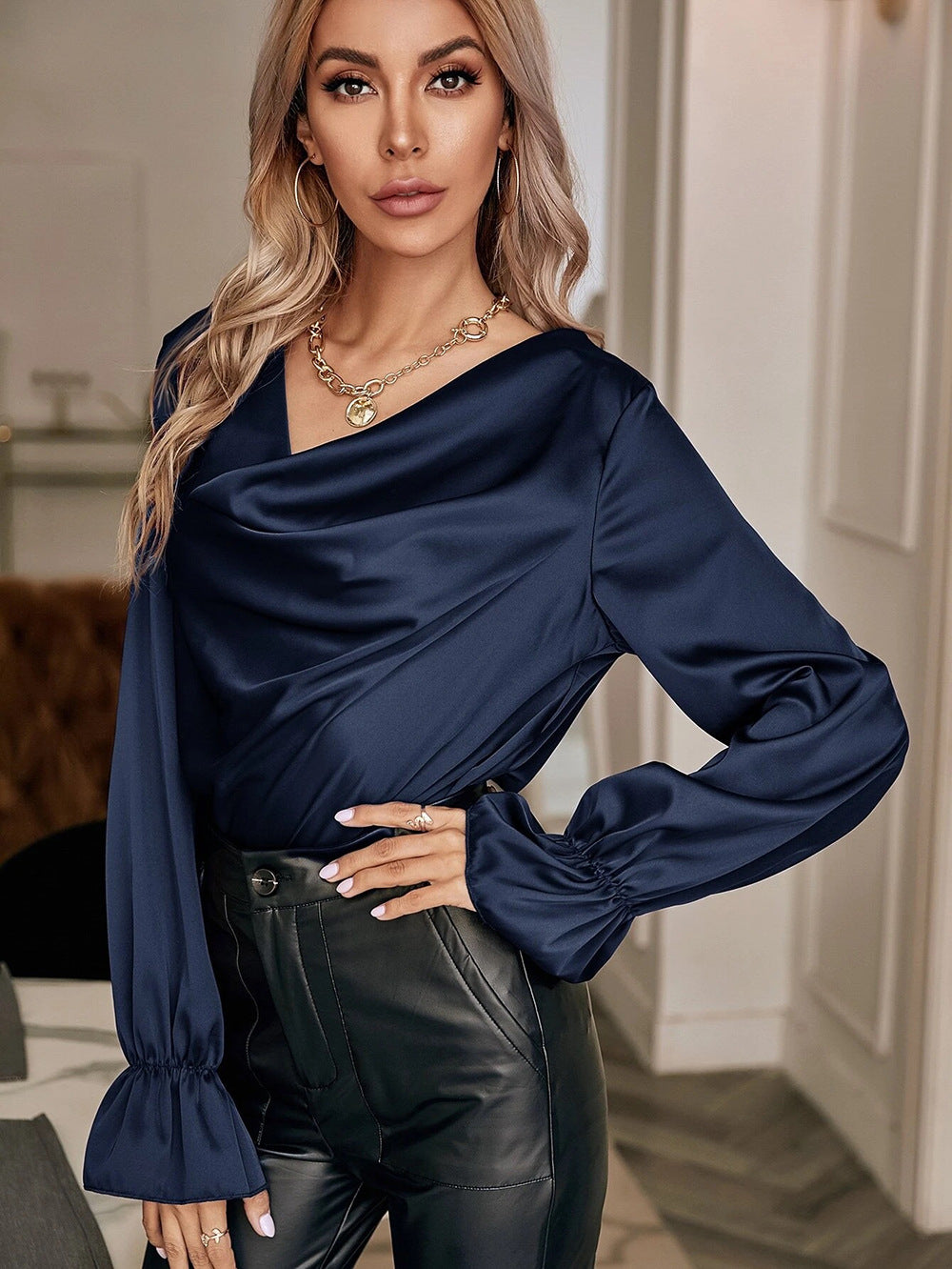 Dame Elegant Bluse med flatterende Drapée-design Stilla