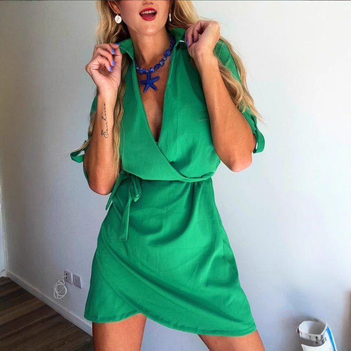 Dame viklekjole med elegant krave og figursyet design Stilla