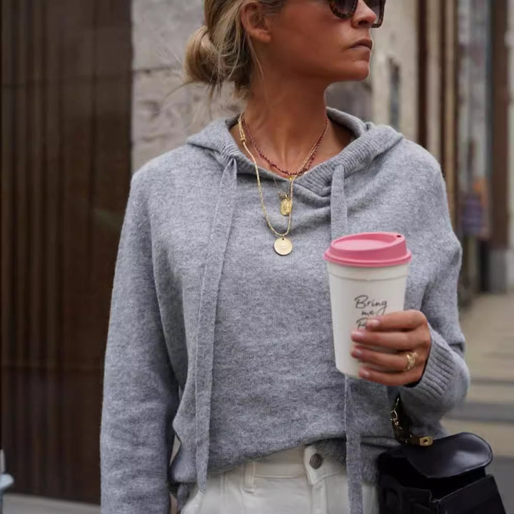 Kvindernes afslappede hoodie med en moderne pasform og praktiske lommer Stilla