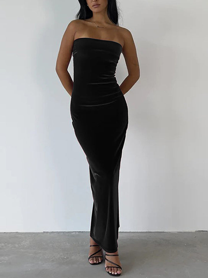 Dame figursyet viklekjole med off-shoulder design og luksuriøs fløjlsfinish Stilla