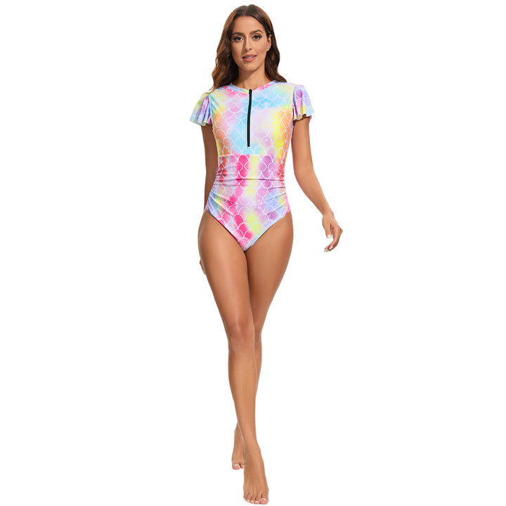 Dame en-delt badedragt med farverigt bølgemønster og korte flæseærmer Stilla