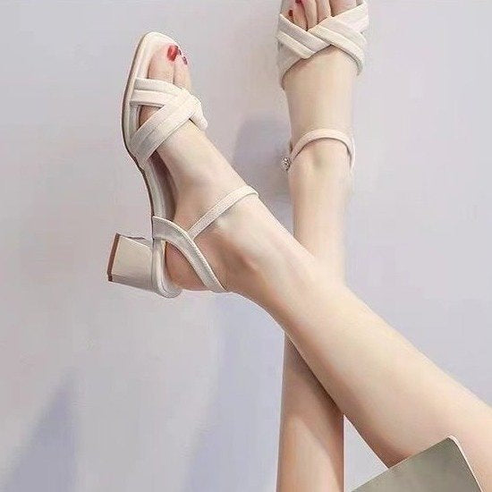 Dame Højhælede Sandaler med elegant Krydsbånd-Design og stabil Hælhøjde Stilla