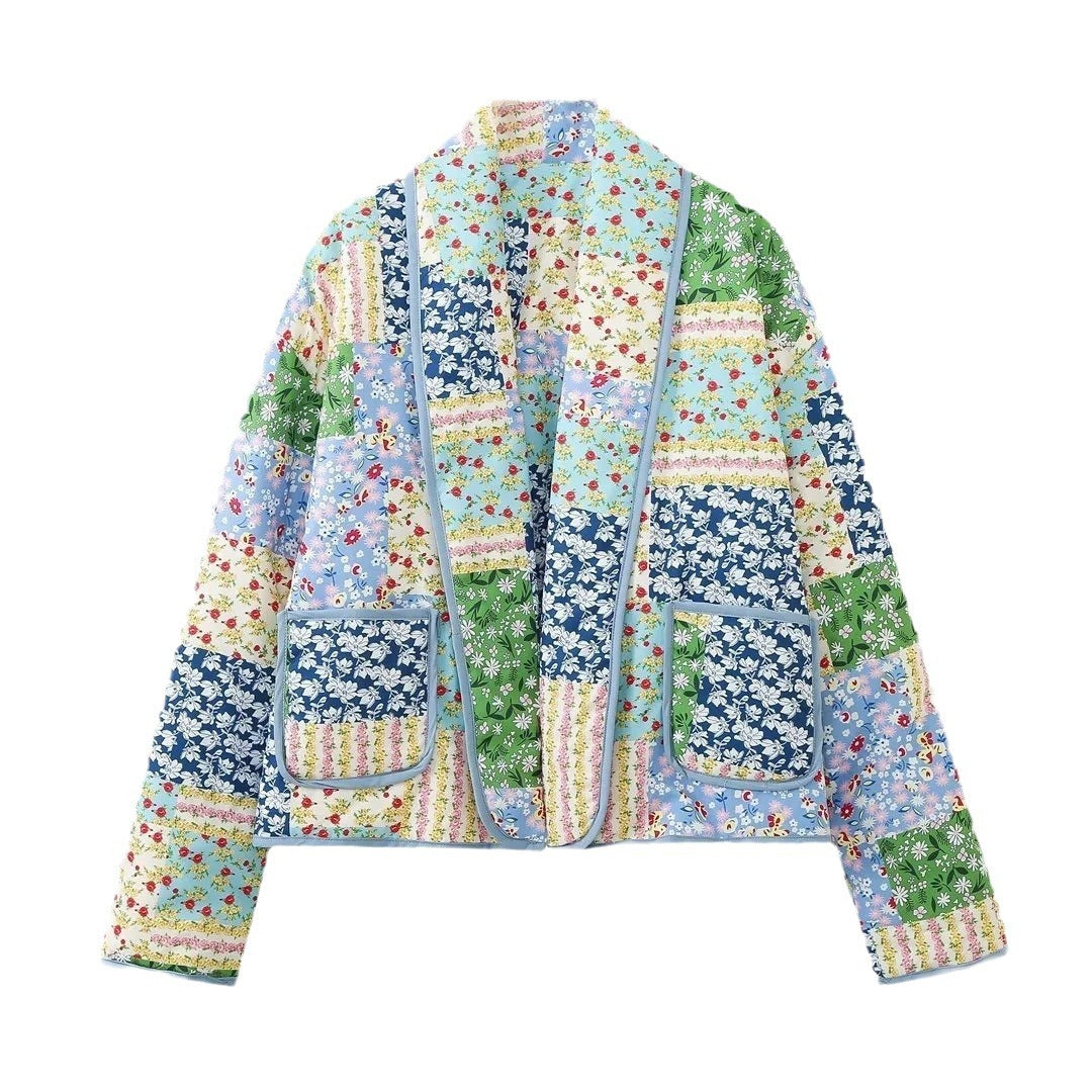 Dame quiltet patchwork-jakke med farverige blomsterdesigns og praktiske lommer Stilla