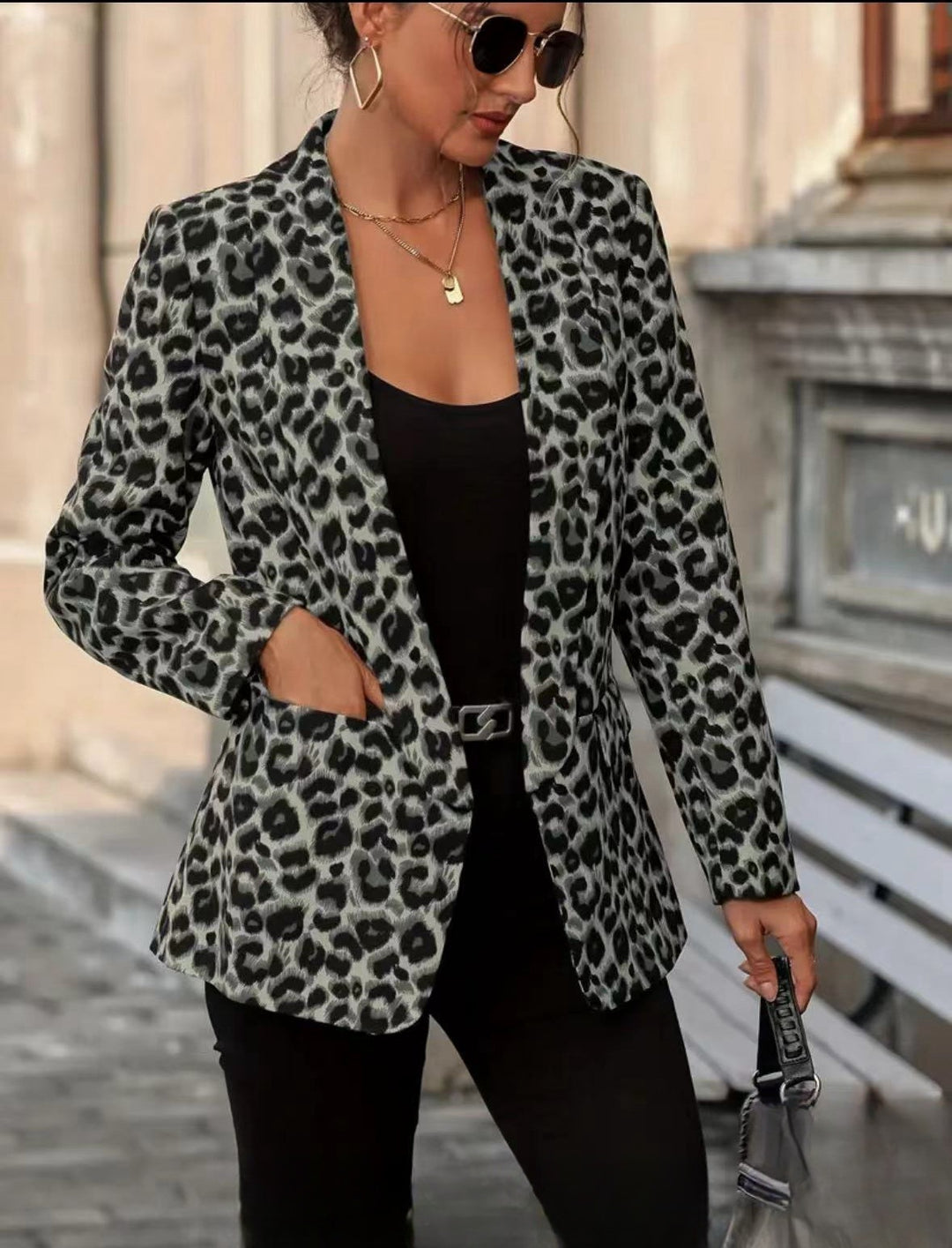 Dameblazer med moderne leopardmønster og elegant snit Stilla