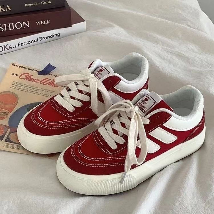 Dame Sporty Sneakers i Retro-stil med komfortabelt ruskindsoverdel og kontrasterende accenter Stilla