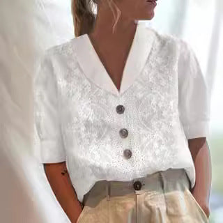 Damebluse med blomsterbroderier og klassisk krave Stilla