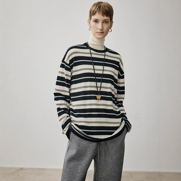 Kvinders oversized strikket sweater med nutidig stribet mønster Stilla
