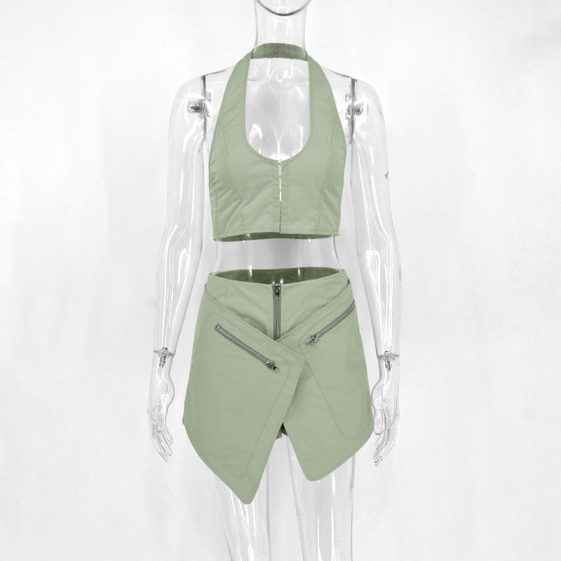 Dame Sporty sæt med moderigtigt crop-top og asymmetrisk nederdel Skovae