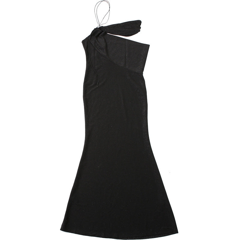 Dame elegant aftenkjole med asymmetrisk snit og glitrende detaljer Stilla